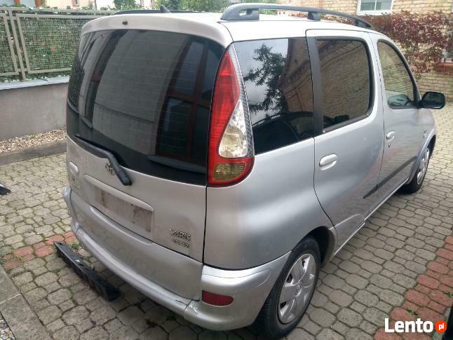 Sprzedam Toyotę Yaris Verso, 2003 r., diesel.