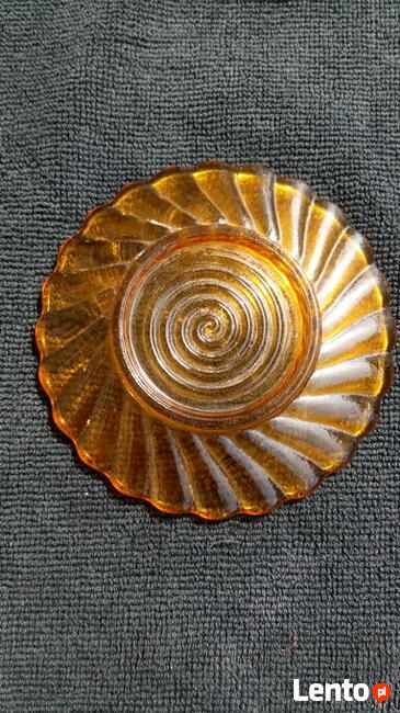 Serwis- 6 filiżanek, talerzyki, cukiernica kolor bursztynowy