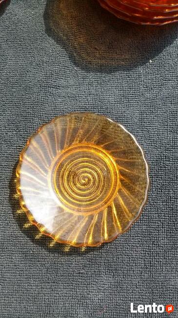 Serwis- 6 filiżanek, talerzyki, cukiernica kolor bursztynowy