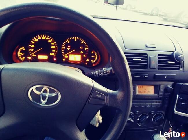 TOYOTA AVENSIS 2.0 D4D 126 KM