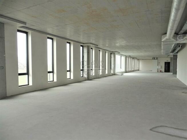 Lokal na parterze przy głównej ulicy