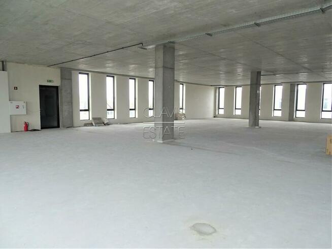 Lokal na parterze przy głównej ulicy