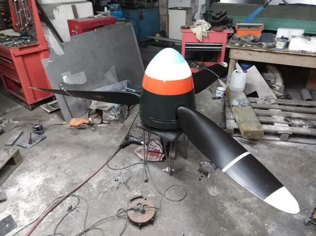 Renowacja i odbudowa śmigieł samolotu części na ekspozycje .