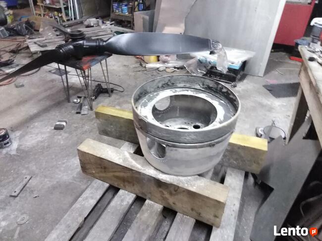 Renowacja i odbudowa śmigieł samolotu części na ekspozycje .