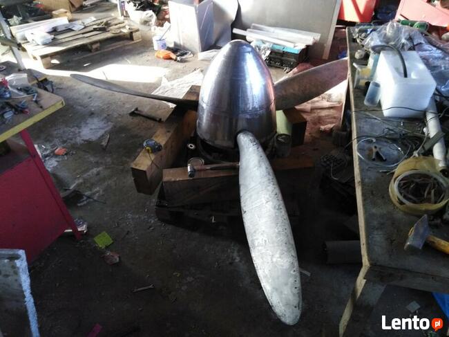 Renowacja i odbudowa śmigieł samolotu części na ekspozycje .