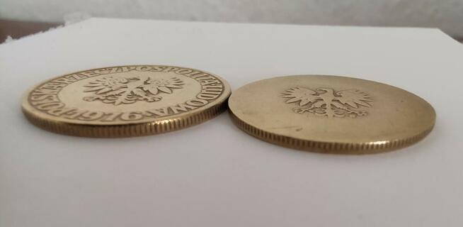 5zł z lat 1975-1979 Destrukt, w slabie śr.24mm 5g mosiądz