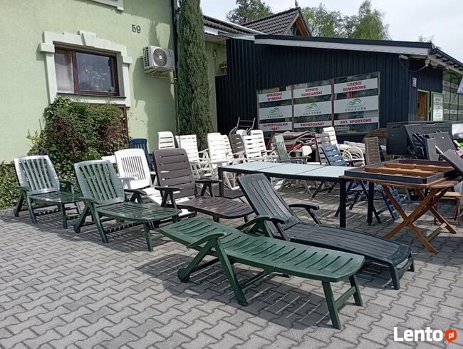 Leżak ogrodowy, krzesło, stół ogrodowy, parasol, poduchy,