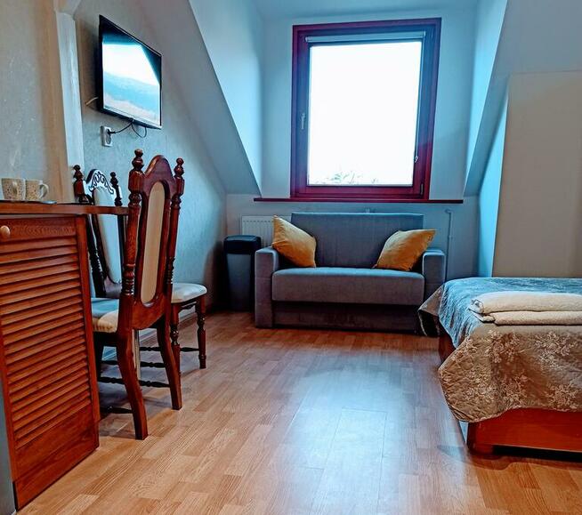 Pokoje z łazienkami i widokiem na góry w centrum Karpacza