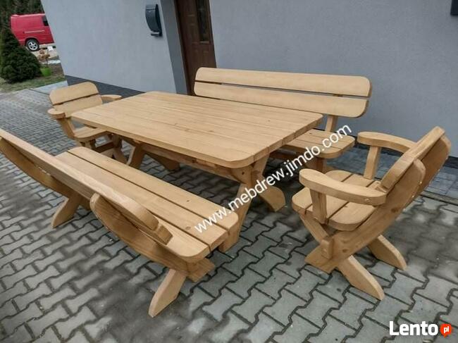 drewniana huśtawka ogrodowa