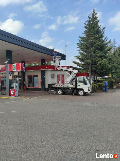 Prace elektryczne z podnośnika koszowego