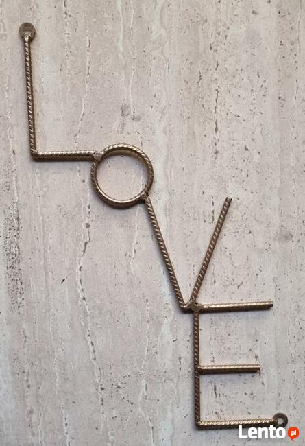Napis z drutu LOVE