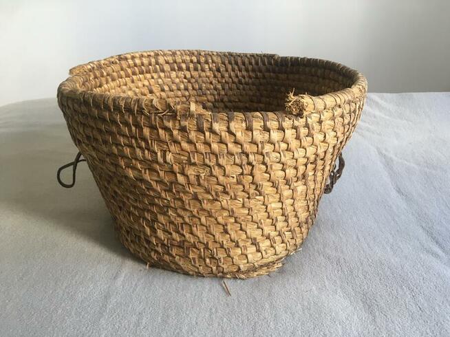 Stary kosz koszyk słoma słomiany