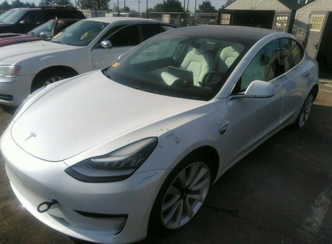 Tesla Model 3 Mid Range, 2019, od ubezpieczalni