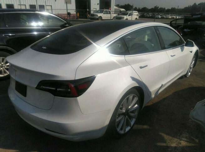 Tesla Model 3 Mid Range, 2019, od ubezpieczalni