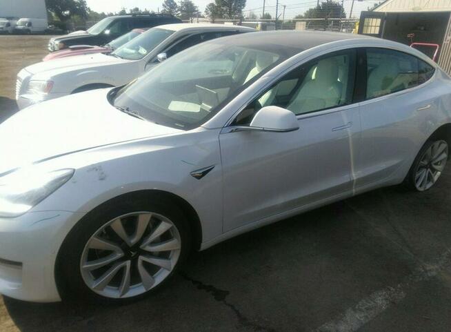 Tesla Model 3 Mid Range, 2019, od ubezpieczalni