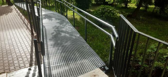 Podjazdy dla osób niepłnosprawnych