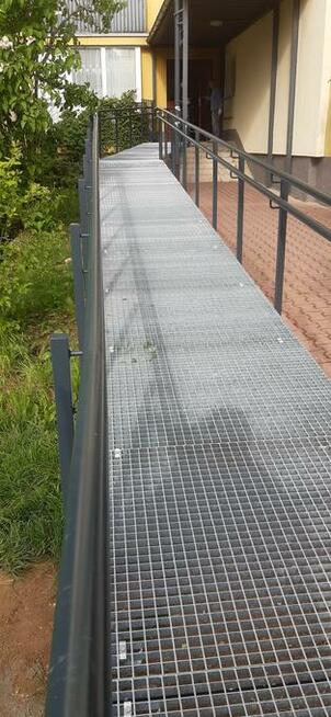 Podjazdy dla osób niepłnosprawnych