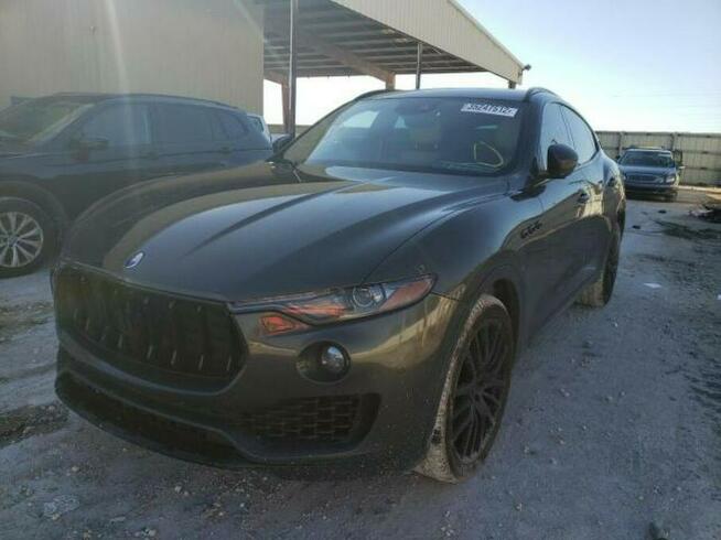 Maserati Levante 2017, 3.0L, 4x4, porysowany lakier