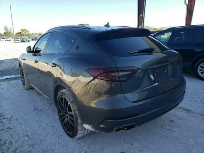 Maserati Levante 2017, 3.0L, 4x4, porysowany lakier