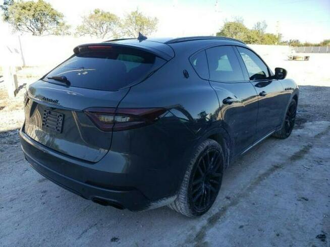 Maserati Levante 2017, 3.0L, 4x4, porysowany lakier