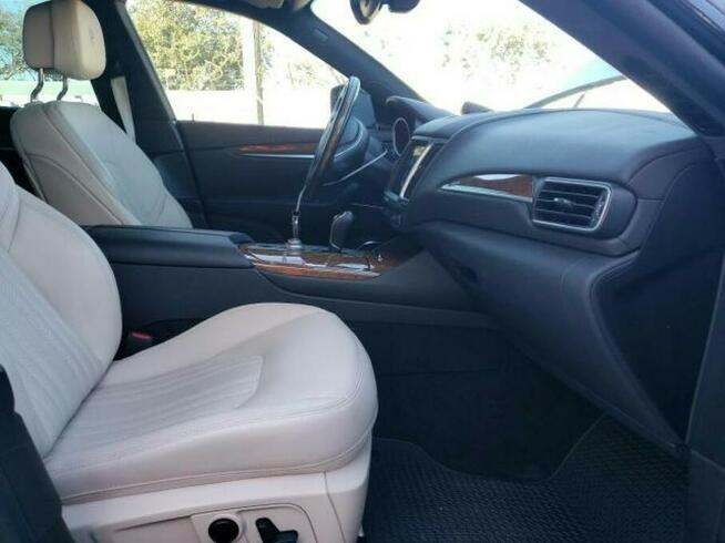 Maserati Levante 2017, 3.0L, 4x4, porysowany lakier