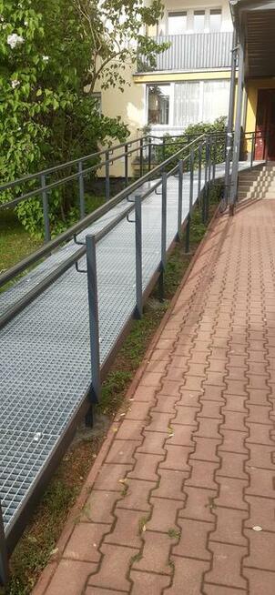 Podjazdy dla osób niepłnosprawnych