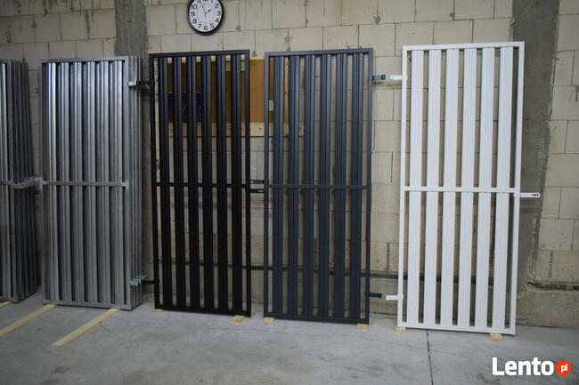 Drzwi do piwnicy metalowe