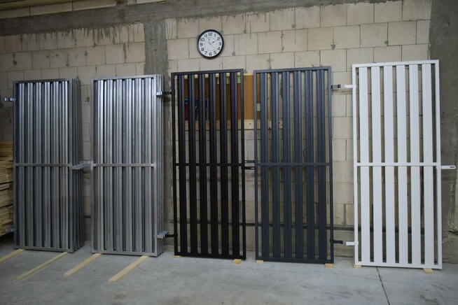 Drzwi do piwnicy metalowe