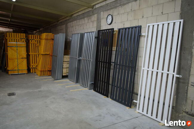 Drzwi do piwnicy metalowe