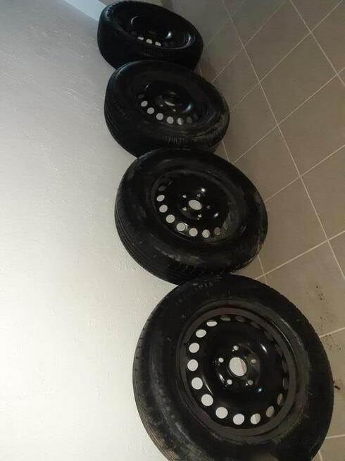 4 opony letnie z felgami i kołpakami