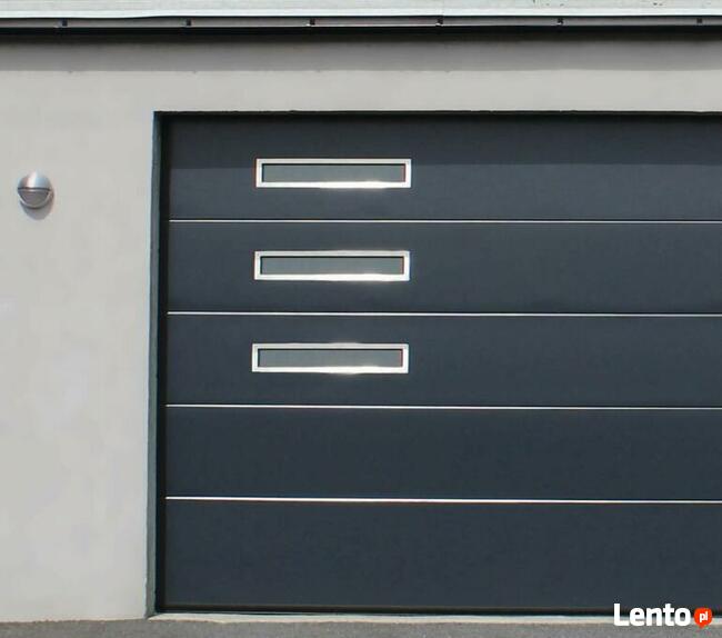 Nowoczesna brama segmentowa w kolorze RAL 7016 Antracyt