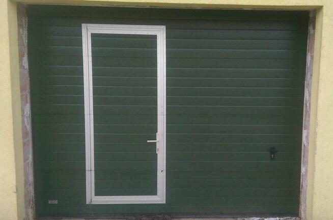 Brama garażowa segmentowa do otworu 3000x2375 mm kolor zielony