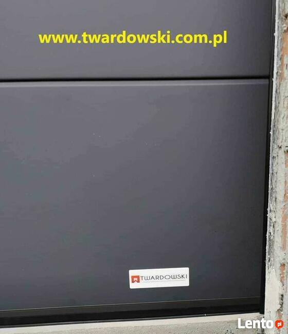 Nowoczesna brama segmentowa w kolorze RAL 7016 Antracyt