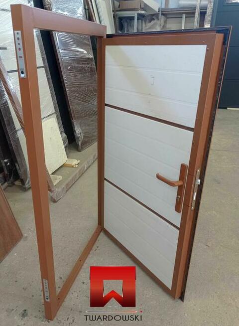 Drzwi do garażu w kolorze złoty dąb pod wymiar