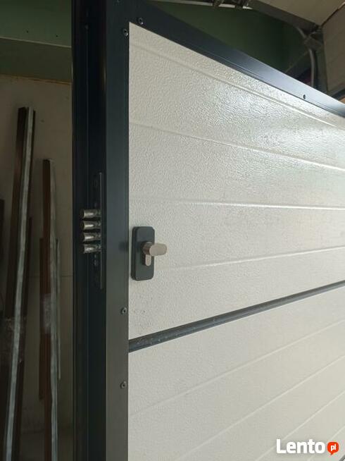 Drzwi do garażu w kolorze złoty dąb pod wymiar