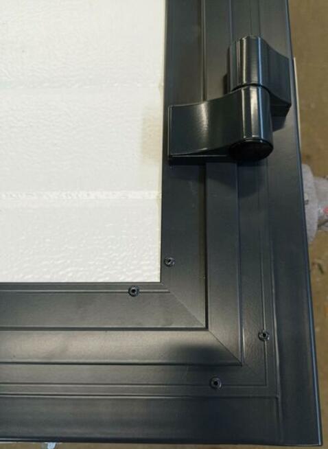 Drzwi do garażu w kolorze złoty dąb pod wymiar