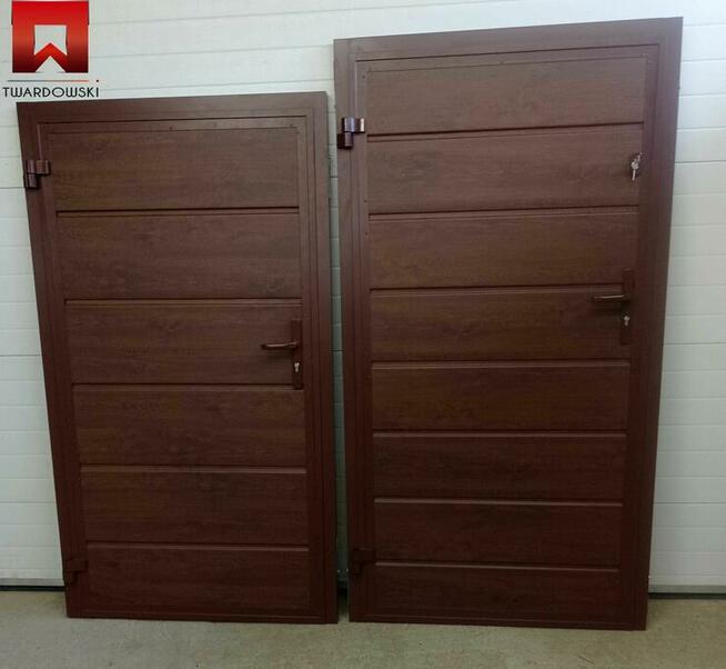 Drzwi do garażu w kolorze złoty dąb pod wymiar