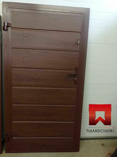 Drzwi do garażu w kolorze złoty dąb pod wymiar