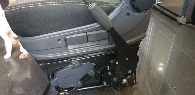 Fotel kierowcy Ducato z podłoketnikie 2018/21