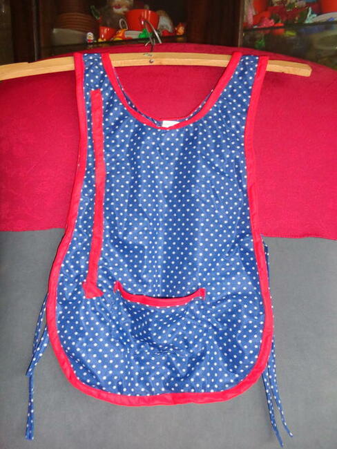 Fartuszki do malowania nowe , do 7 lat kolory