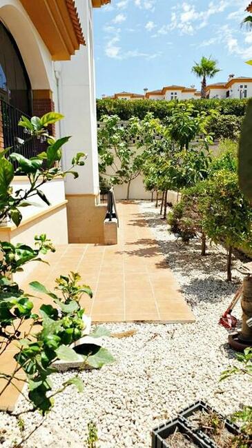 Szeregówka z basenem Hiszpania, flipping, okazja, inwestycja