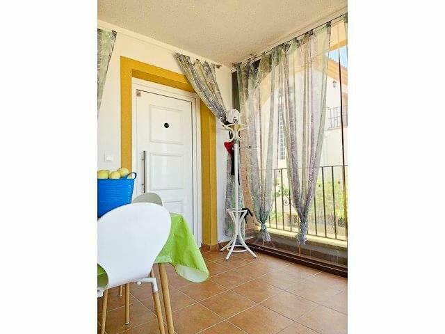 Szeregówka z basenem Hiszpania, flipping, okazja, inwestycja