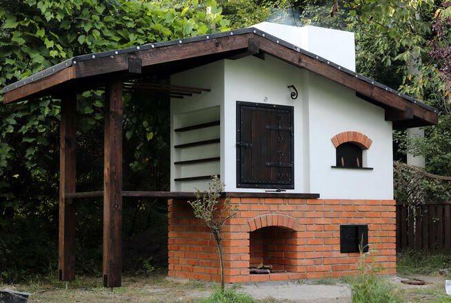 Wędzarnia ogrodowa z piecem do pizzy chleba