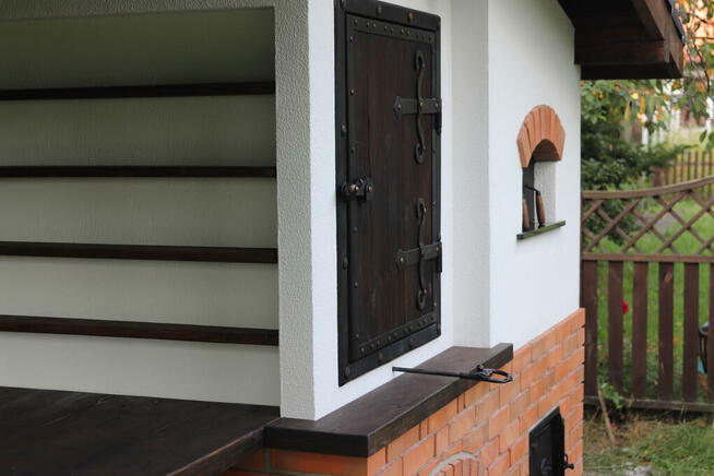 Wędzarnia ogrodowa z piecem do pizzy chleba