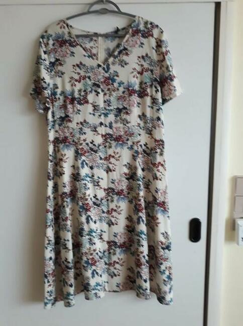 Ubrania damskie różny asortyment i buty