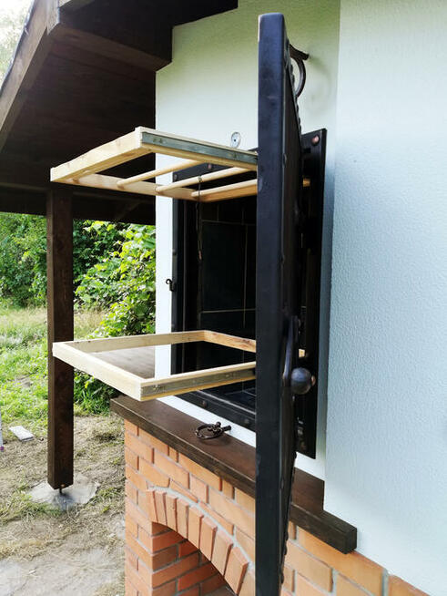 Wędzarnia ogrodowa z piecem do pizzy chleba