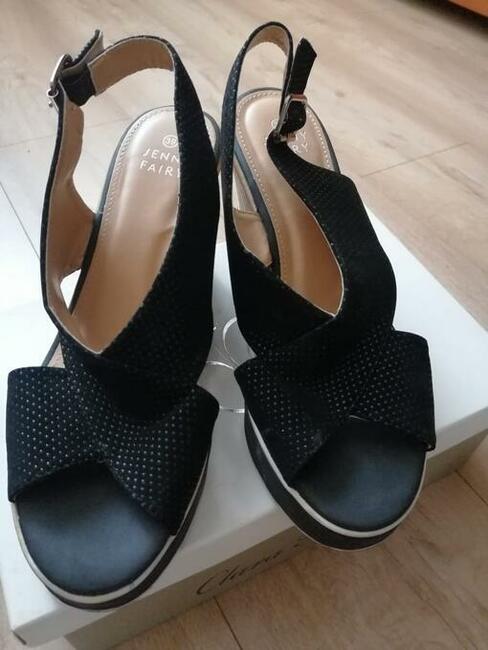 Ubrania damskie różny asortyment i buty