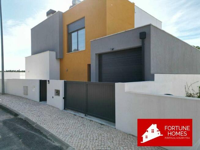 Nowoczesna willa w Portugalii z basenem na działce 271m