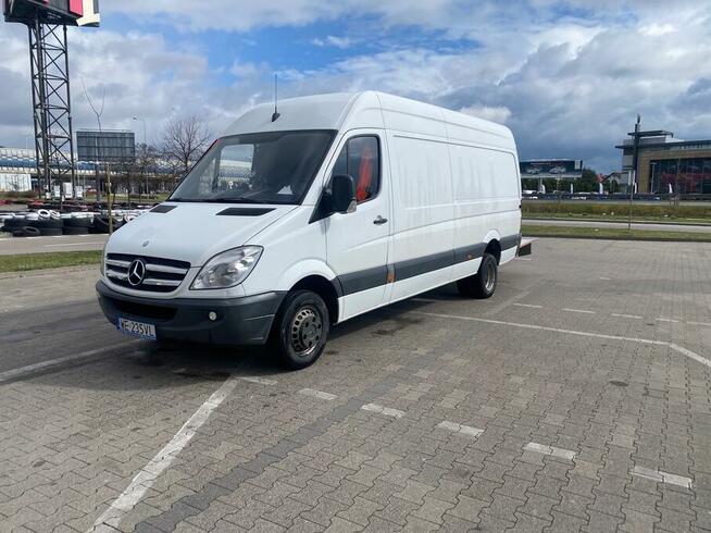 Oferuje usługi transportowe-przeprowadzki. Przewozy