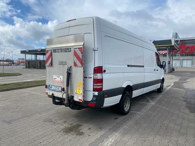 Oferuje usługi transportowe-przeprowadzki. Przewozy